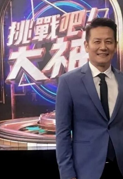 湖北大学梁玉莉被包养调教无套啪啪白嫩大学生超害羞反差对比值得一撸 - 帝王AV
