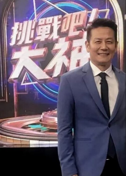 网聊奔现操逼现场，离婚少妇像发情母狗一样彻底失控 - 帝王AV